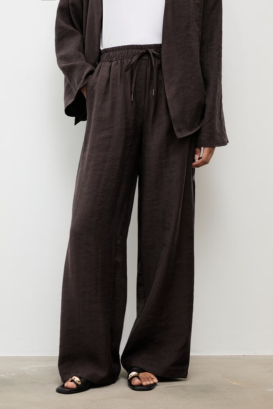 Answear.LAB hlače ženske z lyocellom rjava 45226.tok