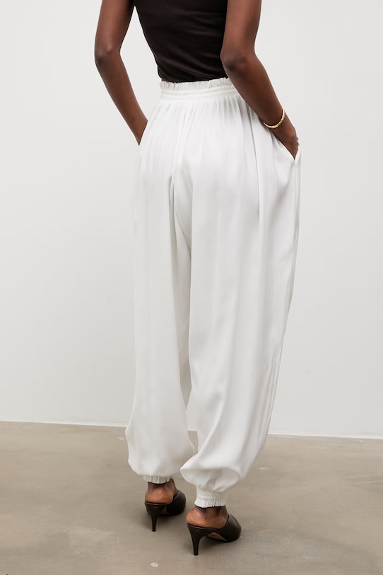 Odzież Answear.LAB spodnie damskie z modalem PN1577 beżowy