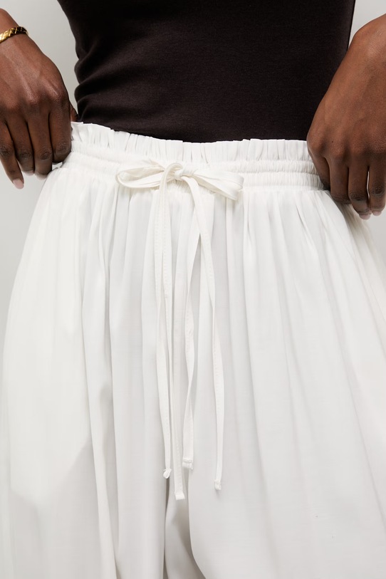 Answear.LAB spodnie damskie z modalem beżowy PN1577