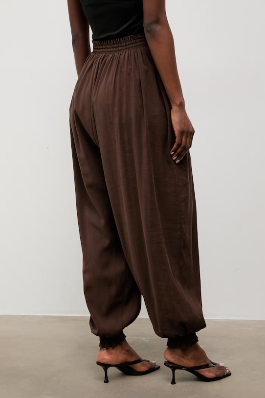 Odzież Answear.LAB spodnie damskie z modalem PN1577 brązowy