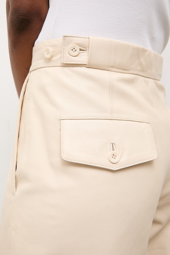 Answear.LAB spodnie damskie skórzane MADELINE z kolekcji Unscripted WS26-SPD042 beżowy