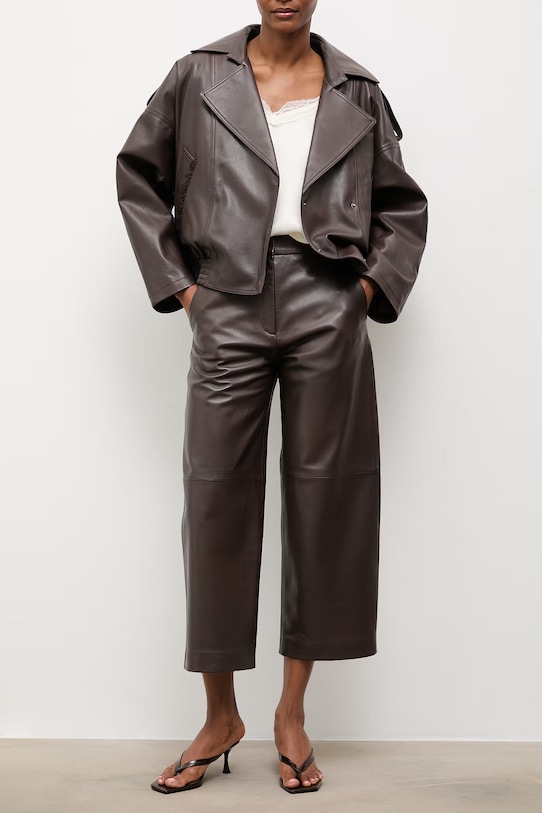 Answear.LAB spodnie damskie skórzane MADELINE z kolekcji Unscripted brązowy WS26-SPD042
