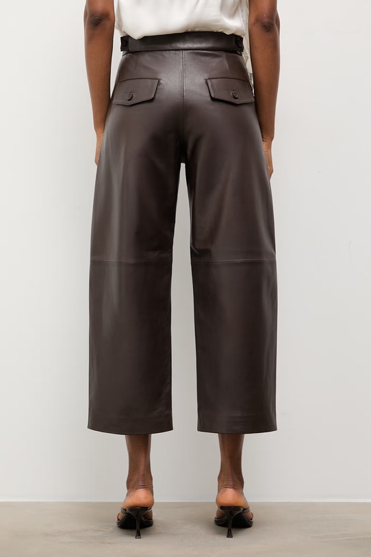 Answear.LAB spodnie damskie skórzane MADELINE z kolekcji Unscripted WS26-SPD042 brązowy