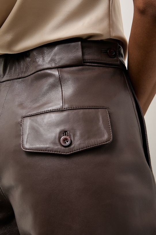 Answear.LAB spodnie damskie skórzane MADDIE z kolekcji Unscripted WS26-SPD043 brązowy