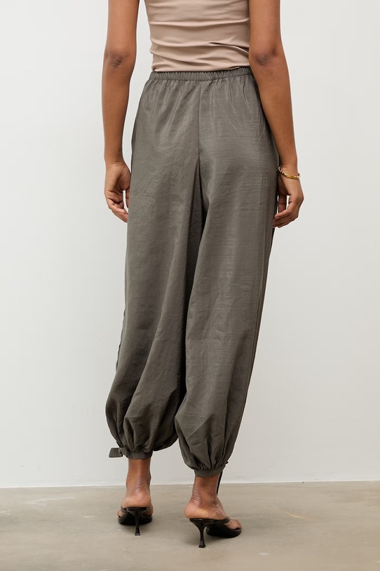 Odzież Answear.LAB spodnie damskie WS26-SPD049 zielony