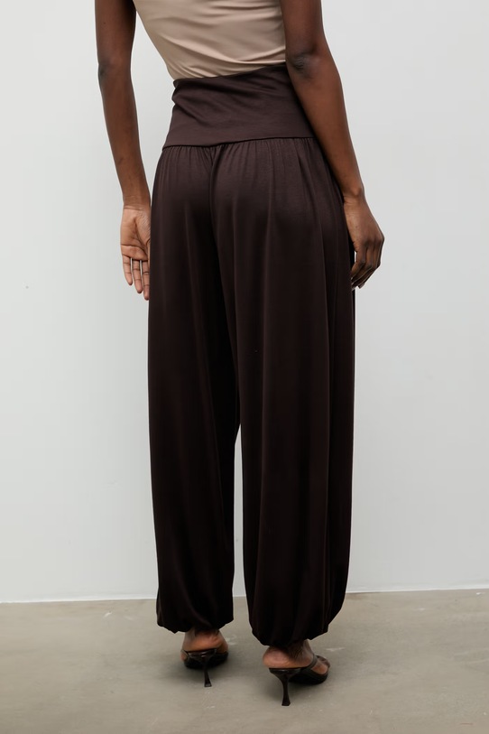 Odzież Answear.LAB spodnie joggery damskie z wiskozą 31621.tok brązowy