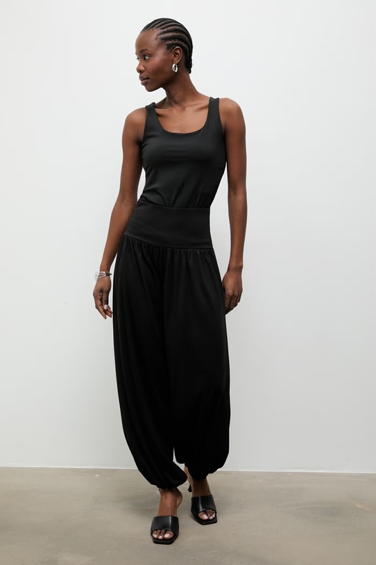 Answear.LAB spodnie joggery damskie z wiskozą 31621.tok czarny WS26