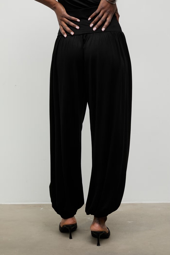 Odzież Answear.LAB spodnie joggery damskie z wiskozą 31621.tok czarny