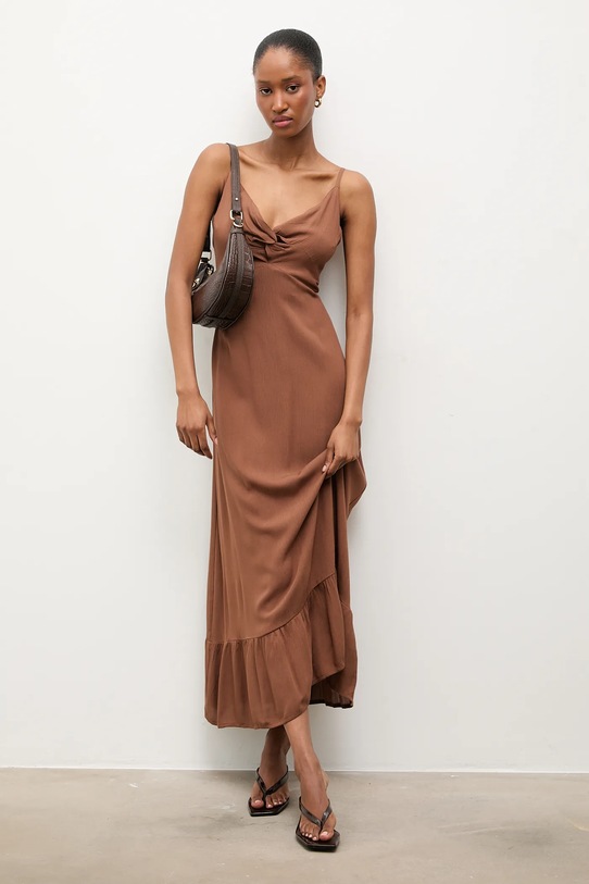 Answear.LAB sukienka wiskozowa casual brązowy Mica.hak