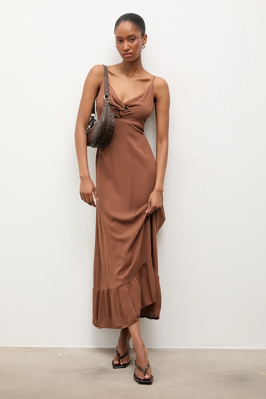 Answear.LAB sukienka wiskozowa casual brązowy Mica.hak