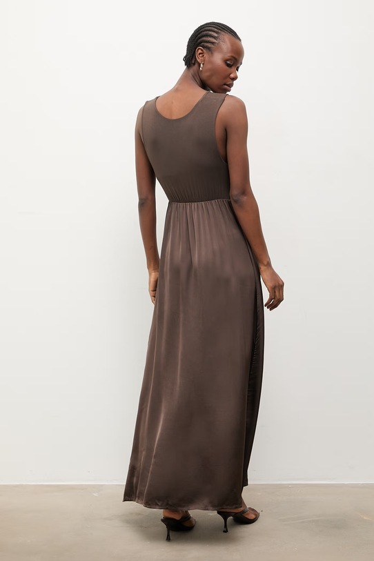 Odzież Answear.LAB sukienka z wiskozy WS26-SUD031 brązowy