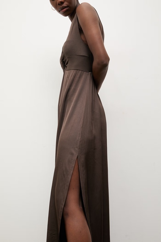 Answear.LAB sukienka z wiskozy brązowy WS26-SUD031