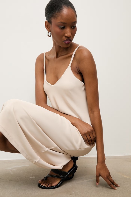 Answear.LAB sukienka bieliźniana beżowy WS26-SUD032