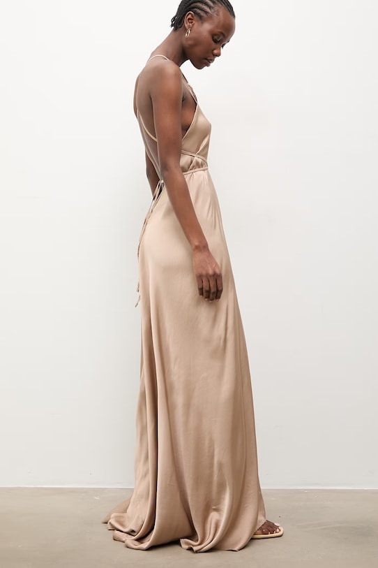 Answear.LAB šaty z viskózy hnedá WS26-SUD039