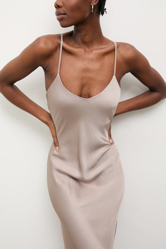Answear.LAB sukienka bieliźniana z wiskozy WS26-SUD040 beżowy