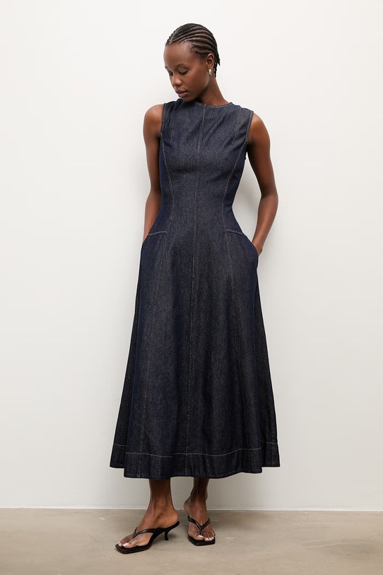Džínové šaty Answear.LAB midi námořnická modř m.08802.hak
