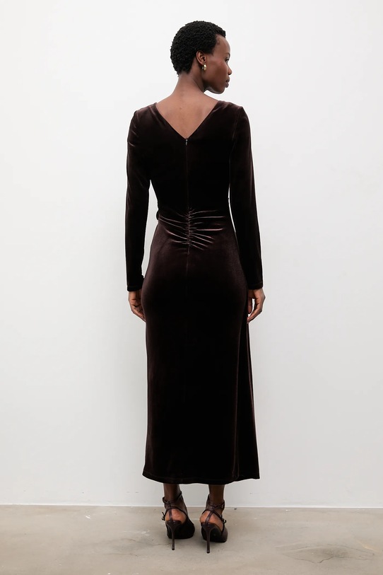 Odzież Answear.LAB sukienka welurowa 58322.tok brązowy