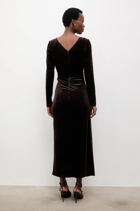 Odzież Answear.LAB sukienka welurowa 58322.tok brązowy