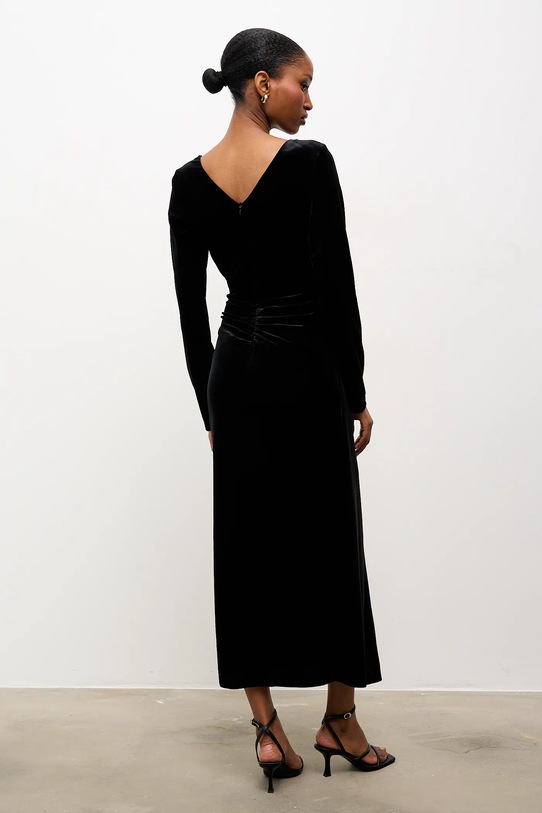 Odzież Answear.LAB sukienka welurowa 58322.tok czarny