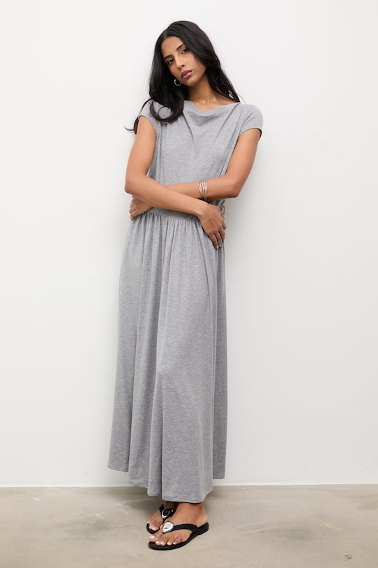 Answear.LAB sukienka 661793.hak szary WS26