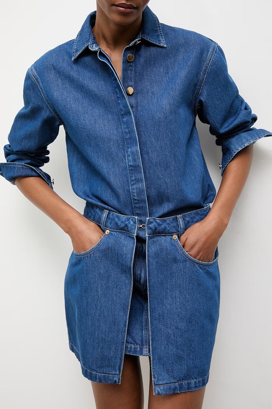 Answear.LAB sukienka letnia jeansowa granatowy WS26-SUD095