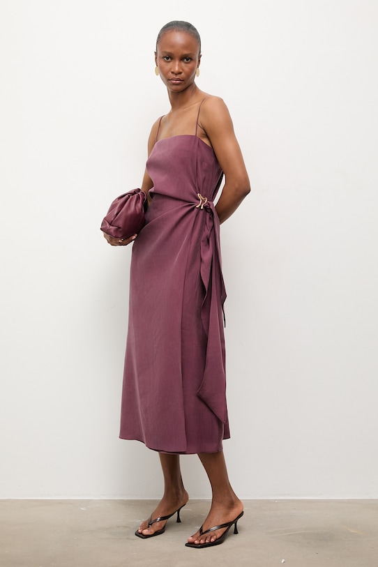 Answear.LAB sukienka WS26-SUD097 bordowy WS26