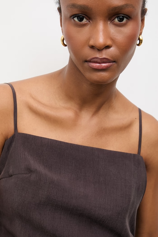 Answear.LAB sukienka brązowy WS26-SUD097