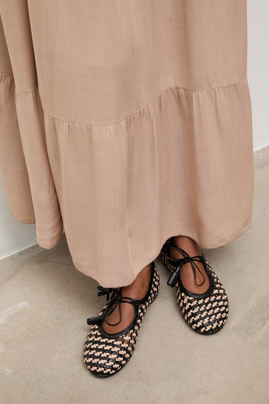 Answear.LAB sukienka z domieszką lnu VestidoLargo.hak beżowy