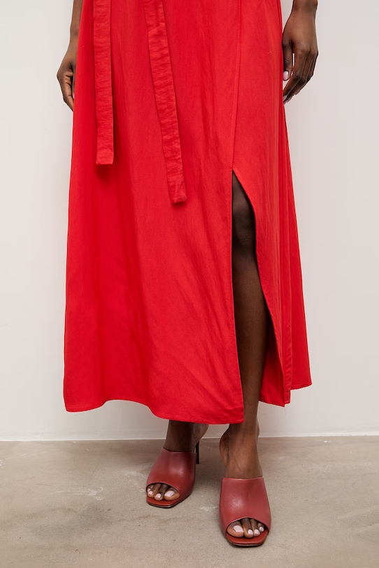 Answear.LAB sukienka letnia z wiskozy WS26-SUD110 czerwony