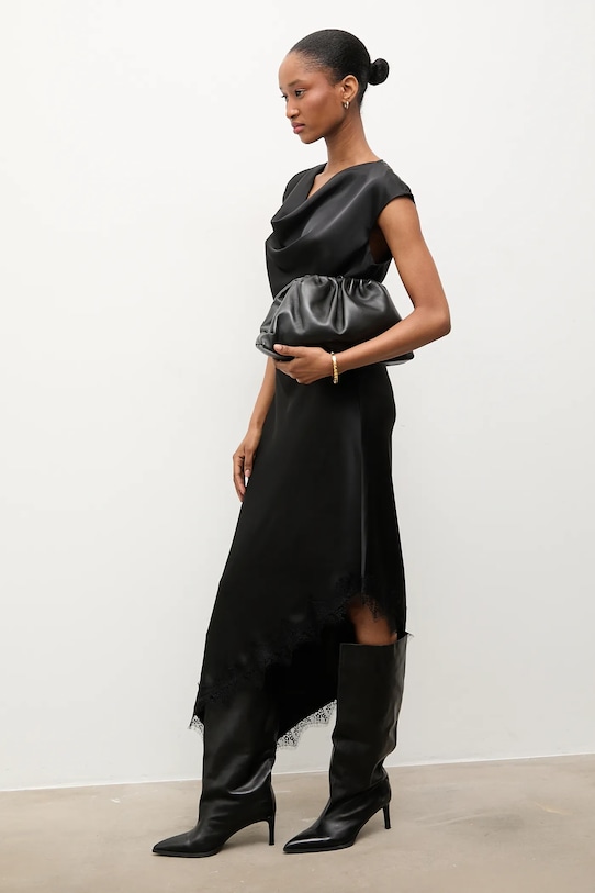 Answear.LAB sukienka midi czarny 58352.tok