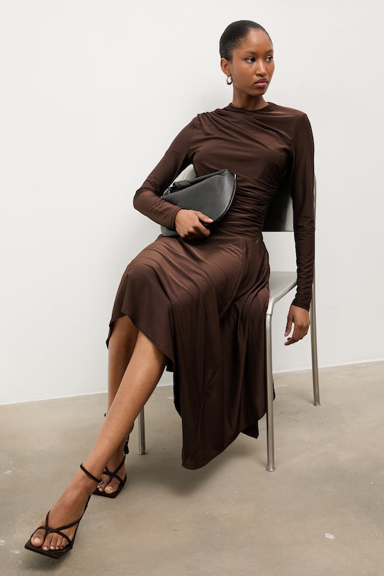 Answear.LAB sukienka midi brązowy 58209.tok