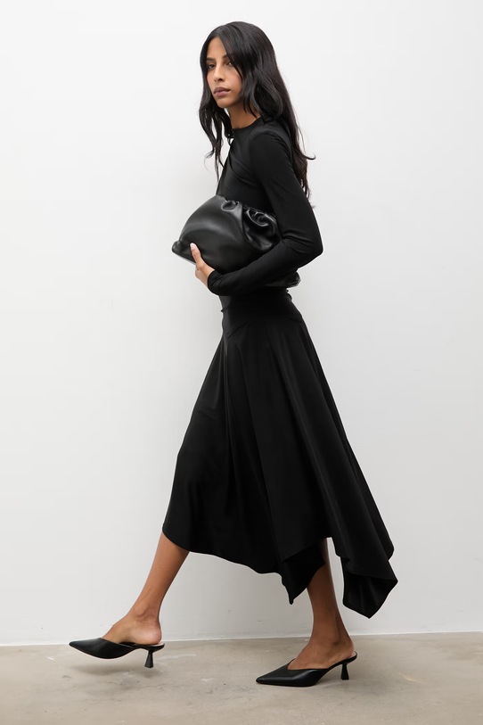 Answear.LAB sukienka midi czarny 58209.tok