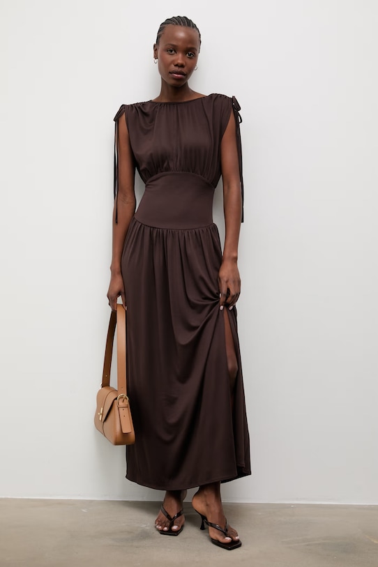 Answear.LAB šaty s viskózou hnedá 111691.tok