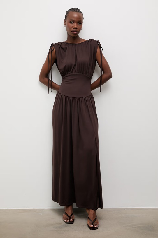 Answear.LAB šaty s viskózou 111691.tok hnedá WS26