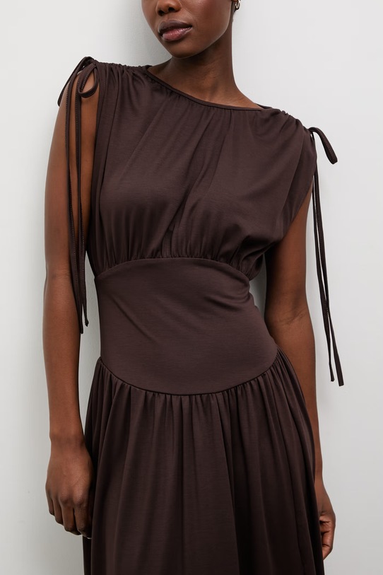 Answear.LAB šaty s viskózou hnedá 111691.tok