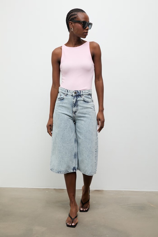 Answear.LAB bermudy damskie jeansowe sng.kr.1 niebieski WS26