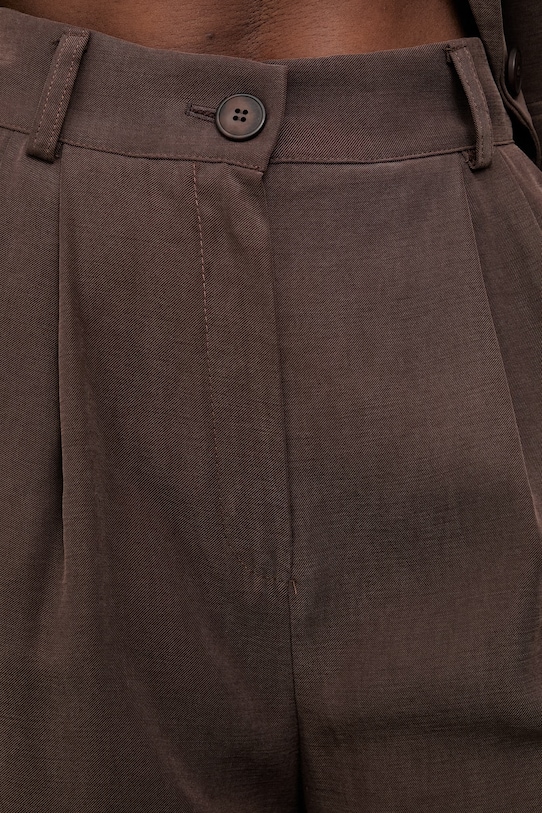 Answear.LAB elegantne kratke hlače ženske z viskozo 95067.iak rjava