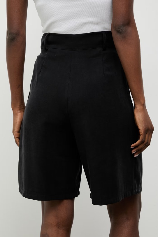 Oblačila Answear.LAB elegantne kratke hlače ženske z viskozo 95067.iak črna