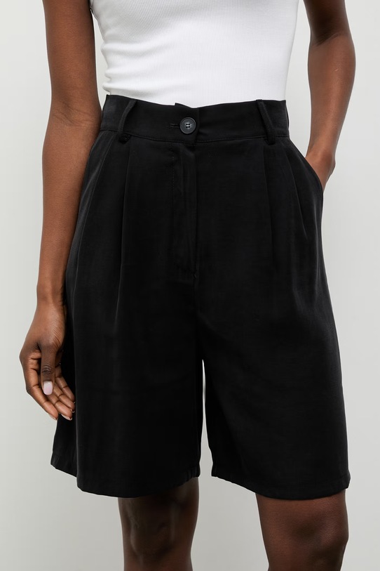 Answear.LAB elegantne kratke hlače ženske z viskozo črna 95067.iak