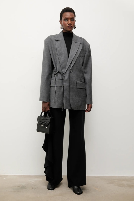 Bonded by Answear.LAB & LOBOS torebka skórzana MINI Q z przypinką BOW