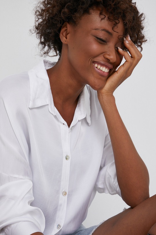 Answear Lab Koszula z domieszką jedwabiu klasyczny biały G50026.1.3KR