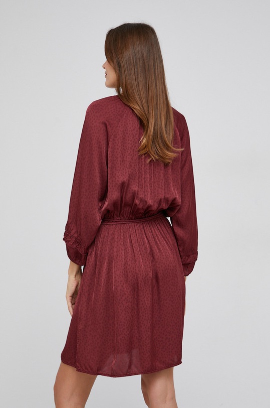 Oblečení Šaty s příměsí hedvábí Answear.LAB 69298.2KR červená