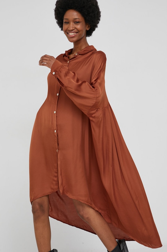 Answear Lab Sukienka z jedwabiem 20241.1.DA brązowy