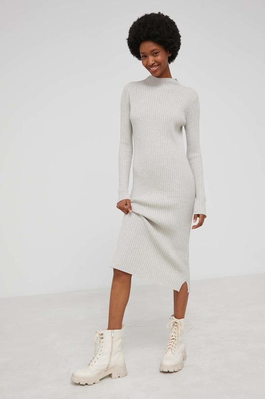 Answear Lab sukienka casual beżowy G553.1.2KR