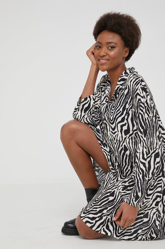 Šaty Answear.LAB 6829.1K černá WW22