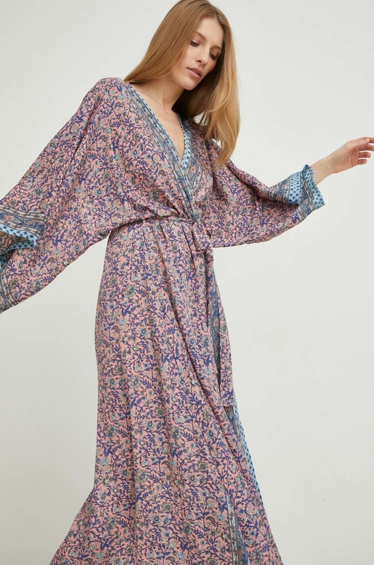 Answear Lab halat de baie din matase cu modele roz MI60.WK