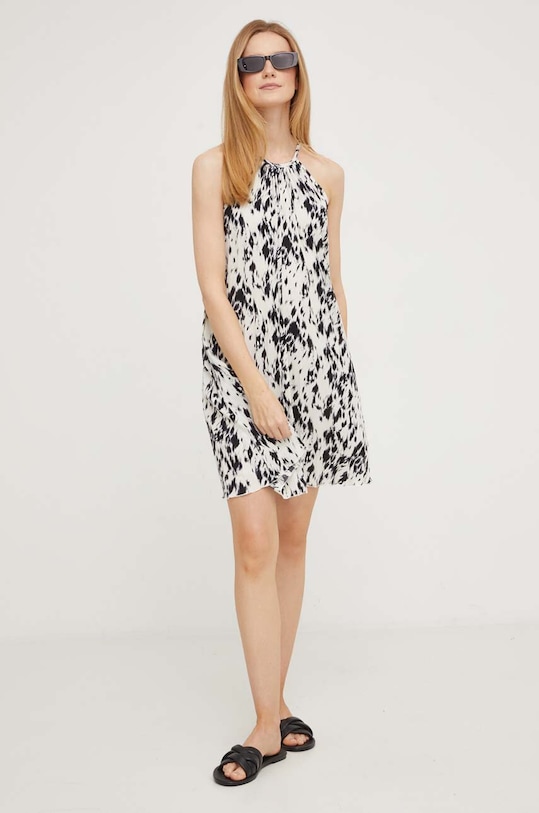 Answear Lab sukienka casual biały QED2690.db