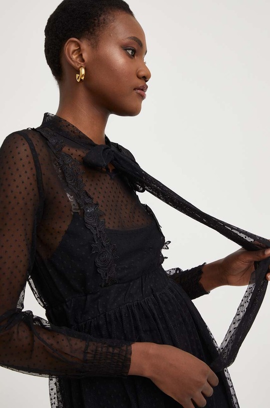 Answear Lab sukienka X kolekcja limitowana SISTERHOOD 5321.WK czarny