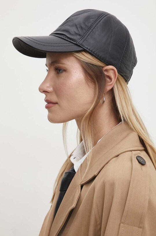 Answear Lab cappello con visiera in pelle 333.TKK