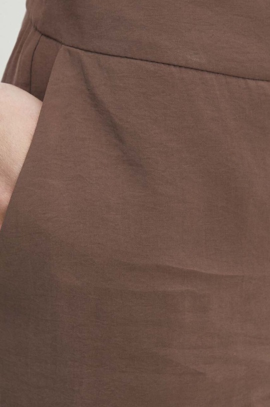 Answear Lab pantaloni scurti maro w23S.LF.010483.tjs